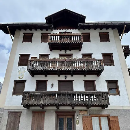 Classy 4 Bedroom Few Steps From Centre Cortina dʼAmpezzo