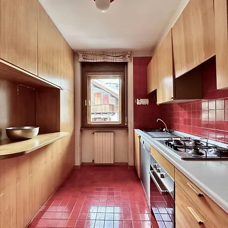 Classy 4 Bedroom Few Steps From Centre *