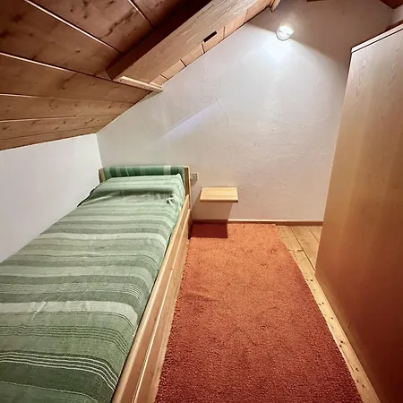 Classy 4 Bedroom Few Steps From Centre