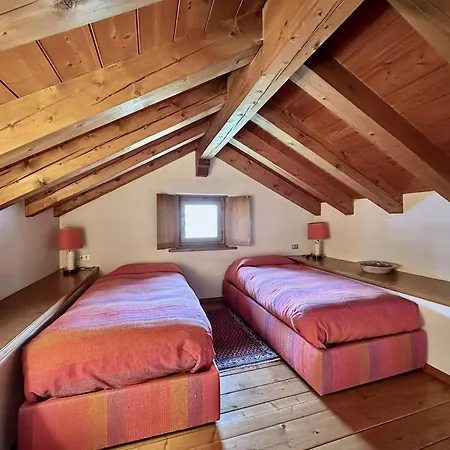 Classy 4 Bedroom Few Steps From Centre *