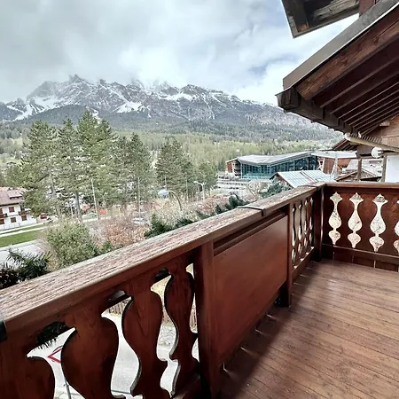 Classy 4 Bedroom Few Steps From Centre * Cortina dʼAmpezzo