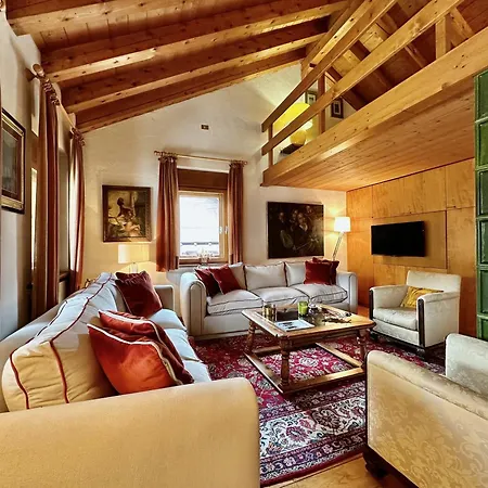 Classy 4 Bedroom Few Steps From Centre *